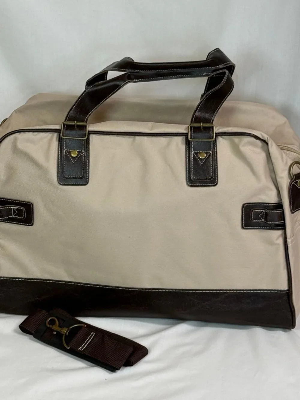 NWT GNBI Duffle Gym Carry On Weekender Travel Bag - Tan and Brown - Nice!